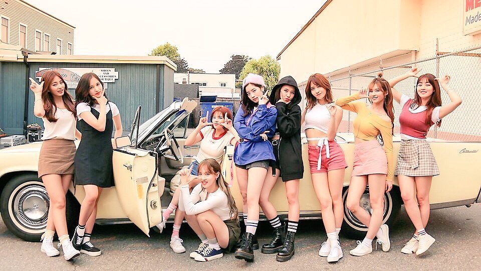 TWICE252525's tweet photo. もーテスト勉強の合間にTWICEの動画みよったがんばれる😳❗️❤️ https://t.co/WM0RiqHJSe