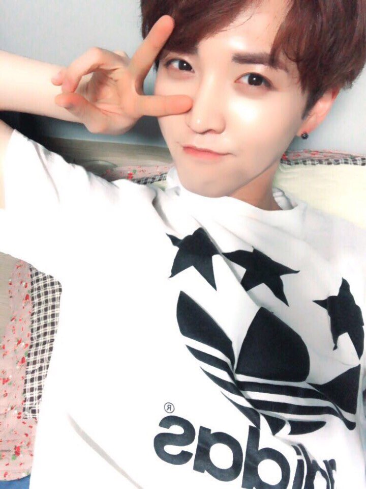 TARGET7_K's tweet photo. #제스
오늘 처음으로 했던 #인기가요 지켜봐주셔서 감사합니다! 오늘은 조금 일찍 숙소입니다!아침에 피곤했던 우리 아가들 찍어봤어요 귀엽죠ㅋㅋㅋ아!나 말하고 싶은거 늘어났다!밥도 잘 먹어야하는데 잠도 잘 자야해!! 건강 잘 챙겨요~~사랑합니다이❤️ #타겟아가들 #잘잔다아 #오늘도 #수고했어용 https://t.co/XPlMRucvA4