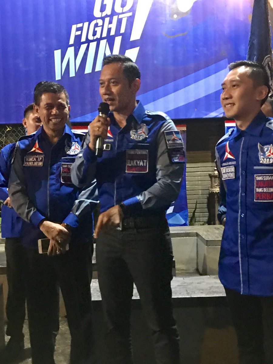 panca66's tweet image. Trio Sekjen @hincapandjaitan , Ketua Kogasma @AgusYudhoyono dan Ketua KPP @PDemokrat @Edhie_Baskoro bersiap untuk pencabutan nomor partai peserta pemilu 2019 #AHYPimpinKogasma #DEMOKRATSIAP2019