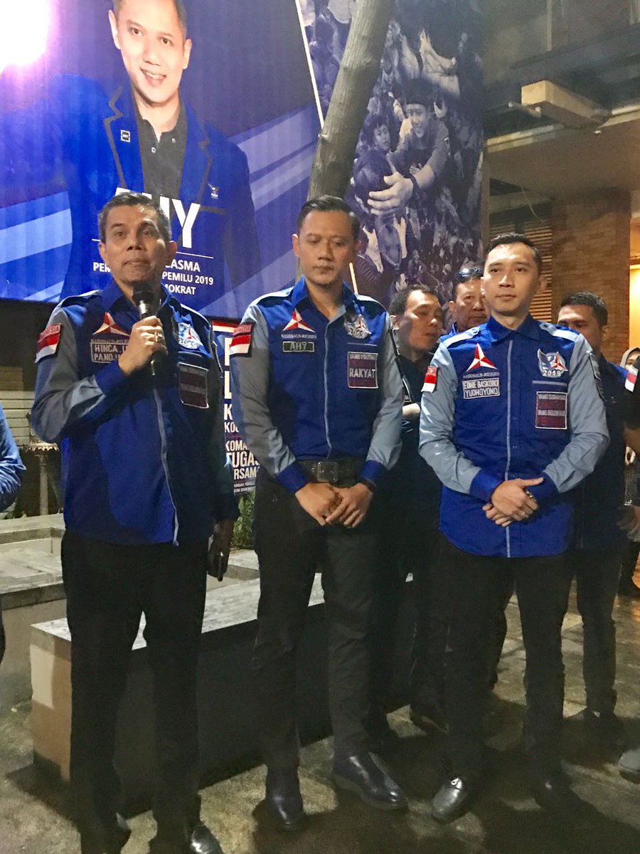 panca66's tweet image. Trio Sekjen @hincapandjaitan , Ketua Kogasma @AgusYudhoyono dan Ketua KPP @PDemokrat @Edhie_Baskoro bersiap untuk pencabutan nomor partai peserta pemilu 2019 #AHYPimpinKogasma #DEMOKRATSIAP2019