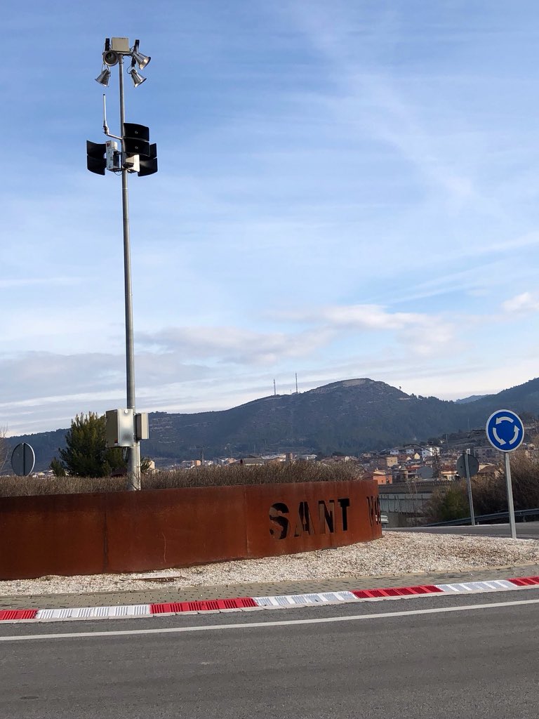 avpcsvc's tweet photo. Aquesta sirena, pertany al PLASEQCAT, es de nova col·locació i esta coordinada per la Generalitat. (CECAT). Enguany l'estrenarem en els simulacres que anualment planifica el Departament d'Interior. @SVCastellet @avpcsvc https://t.co/A9L9I6T5xR