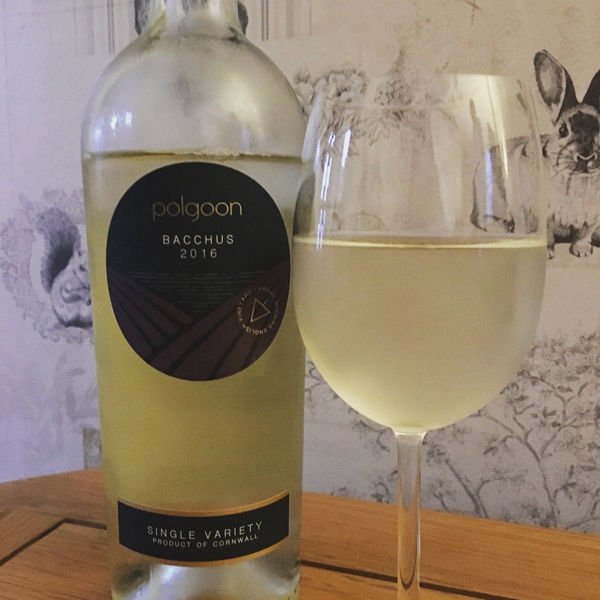 edandfortywinks's tweet photo. Polgoon Bacchus 2016. Beautiful wine, lovely citrus finish and VERY easy drinking! #polgoon #polgoonvineyards #polgoon #bacchus #wine #cornwall #kernow #british #buybritish #drinksblogger #drinksblog #drinks #discoverunder1k #eatdrinkandfortywinks https://t.co/bER4bDMjQh