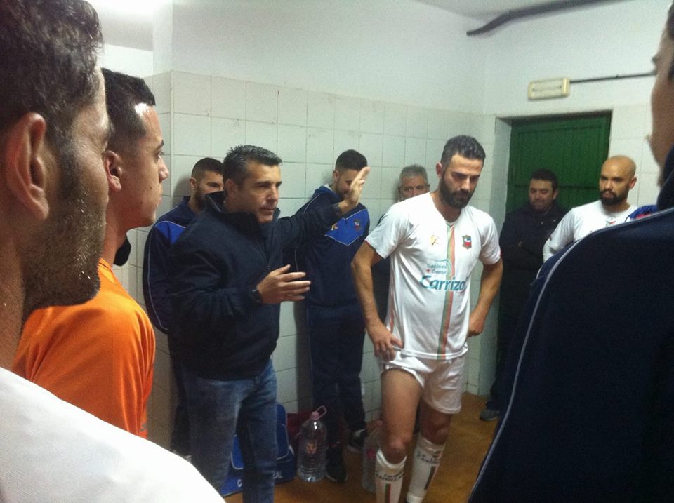 cfucarrizal's tweet photo. 1ª REGIONAL
 C.D. TABLERO  1 - C.F.U. CARRIZAL  1 
MACHADA DEL CARRIZAL !! El Carrizal logró anoche la gesta de empatar con dos hombres menos gracias al gol de Aitor González en el tiempo añadido. Hay vida, hay esperanza. https://t.co/ugEuQTukMc