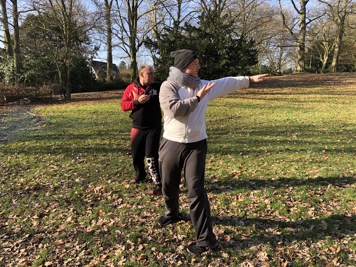 SwatHolger's tweet photo. Formen im Freien ist genau der richtige Start am Sonntag #EWTO #WingTsun #chikung #SundayMorning #GoodVibes #happyness #friends https://t.co/uEHPILzmCF