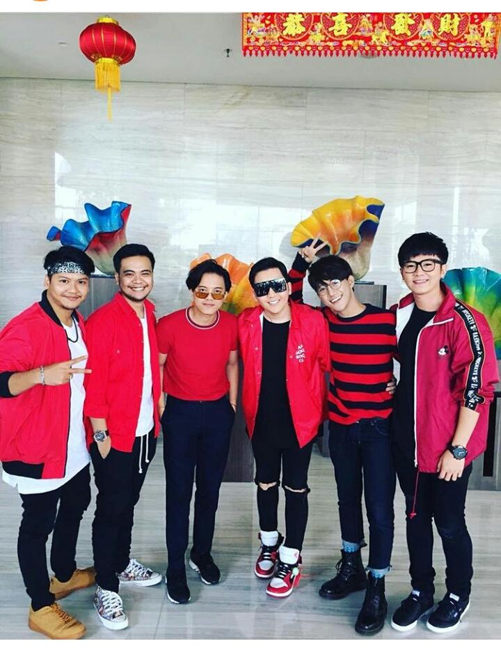 pangeran pangeran keceku telah kembali <a href="/SMASHindonesia/">SMASH Indonesia</a> 😘❤❤
@MrIlhm <a href="/mrezanugrahreal/">reza anugrah</a> <a href="/bismakarisma/">BISMA KARISMA</a> @Rangga_Moela @dickymprasetyo <a href="/rafaell_16/">Raphael</a>