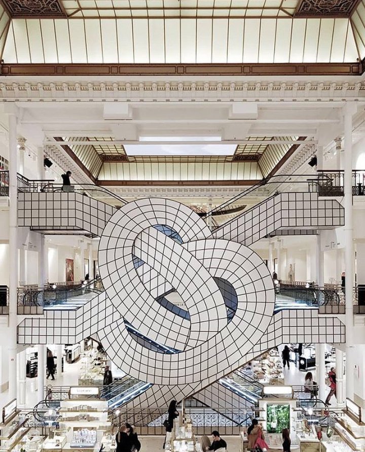 Illusion d'optique #visual #art #design #shoppingexperience  @leandroerlrich #lebonmarché #Paris #inspiration #peoplescreative <a href="/le_polyedre/">le polyèdre</a>