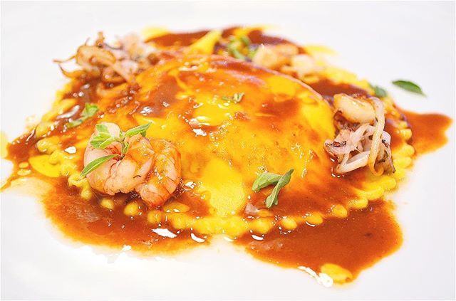 "I quattro angoli del golfo"
Raviolone con ricotta Zidarich e limone, servito con calamaro, gambero, canestrello e tagliatelle di seppia
Piatto dello chef Roberto Ubaldini del Ristorante Ego
@ristorante_ego 
#raviolo #pasta #italianfood #cucinaitaliana #… ift.tt/2HrSEAc