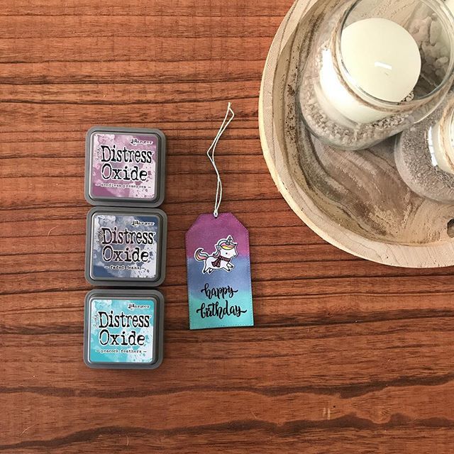 comolohagoDIY's tweet photo. Etiqueta con Winter Unicorn de @lawnfawn y fondo con tintas Oxide de @ranger_ink #distressoxide #scrapbooking #scrap #tag #birthday https://t.co/KtZUpNIXwW