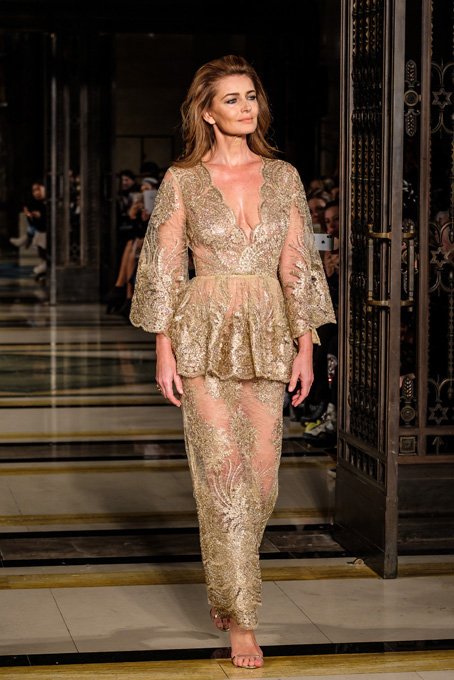 Did you see the original #supermodel Paulina Porizkova on the catwalk at the <a href="/JiriKalfar/">JIRI KALFAR</a> <a href="/LondonFashionWk/">London Fashion Week</a> #FashionScoutAW18? The collection 'The Return Of a Queen' a befitting title indeed! Image by <a href="/ChrisDawPhoto/">Christopher Daw</a>