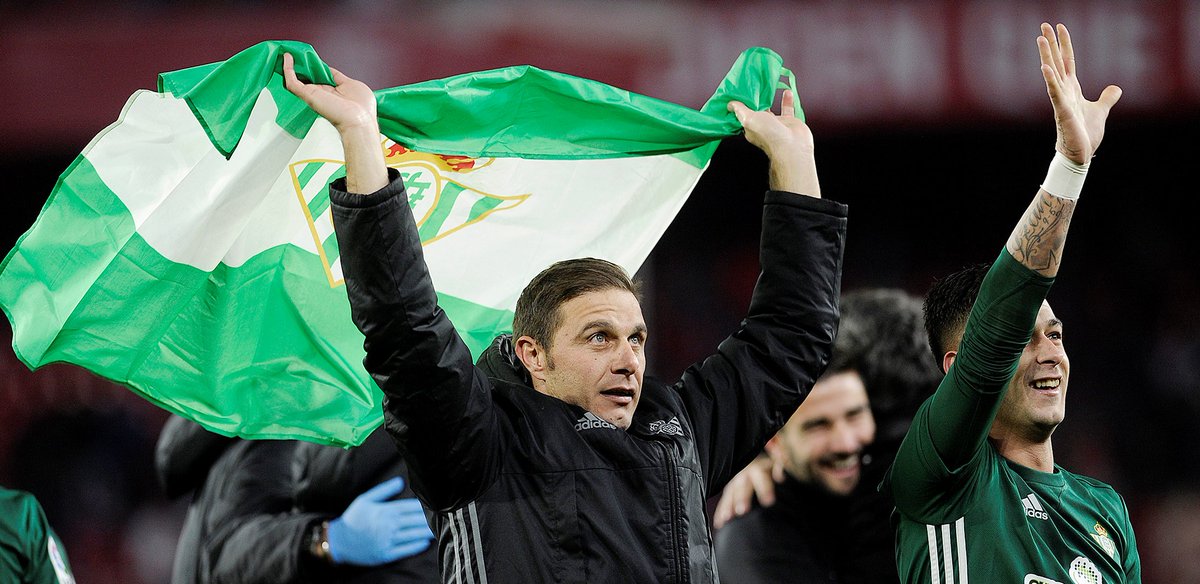 🤔 ¿Qué leyenda representa mejor los colores de su club?

🔃 - Joaquín
❤️ - Raúl