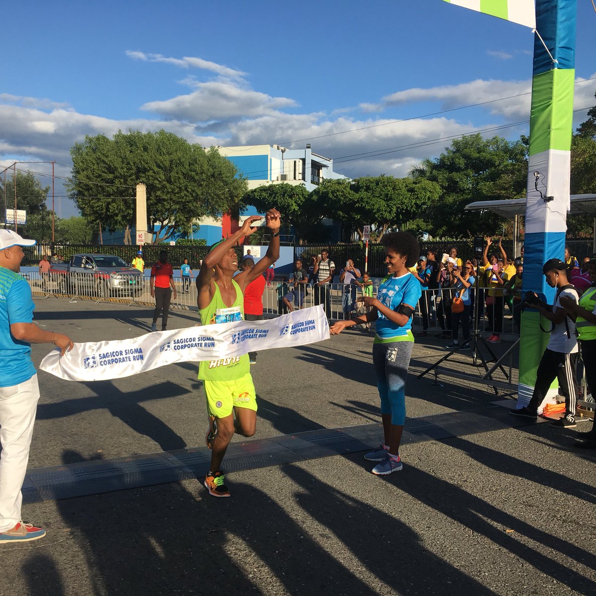 RadioJamaicaFM's tweet image. It’s a glory moment here at #SagicorSigmaRun2018  as the tape has been broken! Congratulations to Ryon Chambers who is the 2018 winner of the #SagicorSigmaRun #SigmaRun #SagicorSigmaRun2018