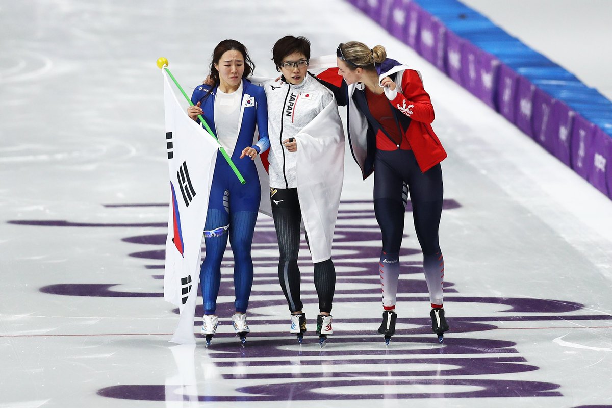 Olympic's tweet image. 감동의 역주를 펼치며 은메달을 목에 건 이상화 선수 축하합니다!
#이상화 #대한민국 #스피드스케이팅 #평창동계올림픽 #2018평창 #올림픽 #은메달 #LeeSangHwa #Kor #SpeedSkating #PyeongChang2018 #Olympics #Silver