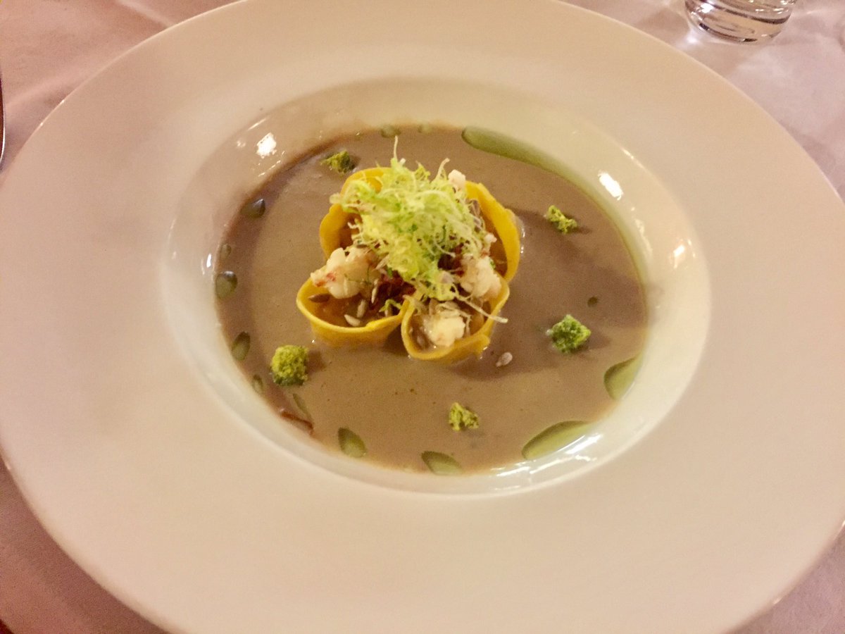 e_serraiotto's tweet photo. #Porcini #mushrooms soup, #cappelletti with #shrimp, sage and toasted bread at #MalgaPanna #Moena #Trentino #ValdiFassa https://t.co/qhcVqnd0RC