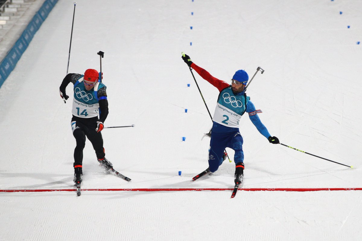 Olympics's tweet photo. Men's #biathlon 15km mass start's amazing finish! 😱😱 Martin Fourcade #FRA #gold and Simon Schempp #GER #silver! 👏👏👏 #PyeongChang2018 #Olympics https://t.co/rqdW7JlO6r