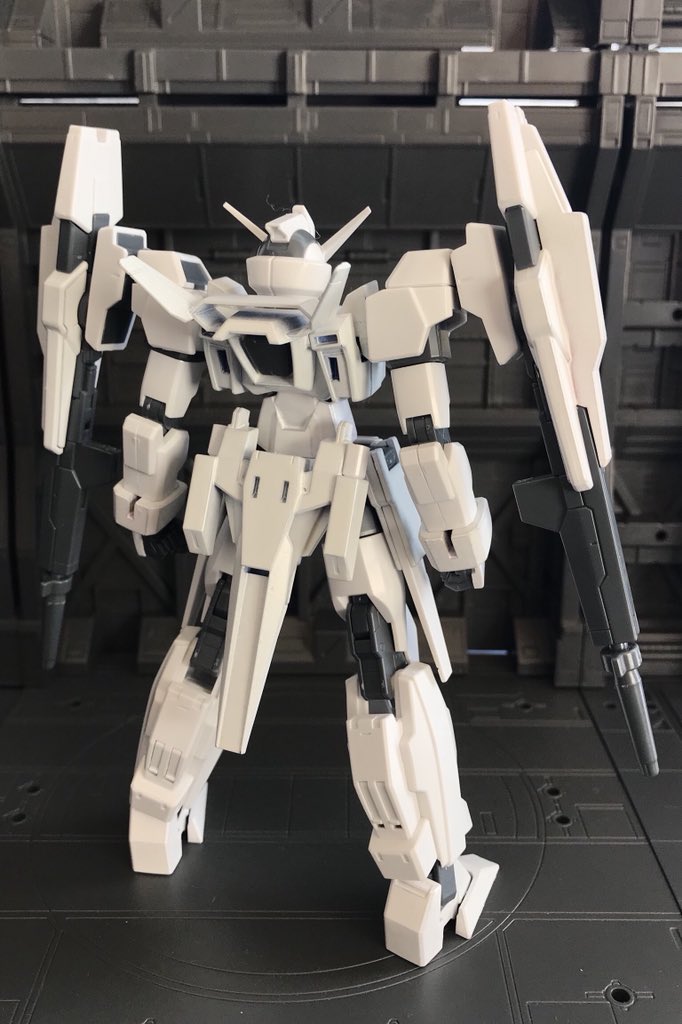 さくらさん あちらのかたさんのツイート Hg ガンダムage 2ダブルバレット 特務隊仕様 できました とある企画用に突貫で作りました 笑 もともと白いところは成型色 青かったところにクレオスのキャラクターホワイト 赤かったところにクレオスのホワイト 黄色