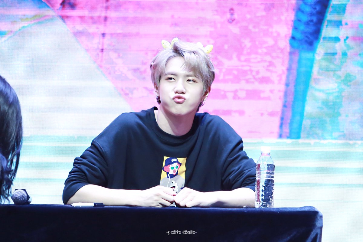 PETITEETOILE703's tweet photo. 180128 팬싸

#김동한 #KIMDONGHAN #JBJ https://t.co/w6RLy6emFn