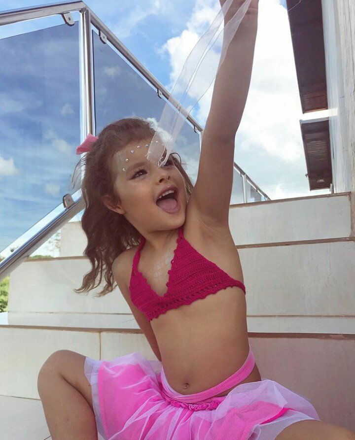 Twittaduda's tweet photo. apreciem a beleza da filha da Jaqueline https://t.co/X08hD1d6Hz