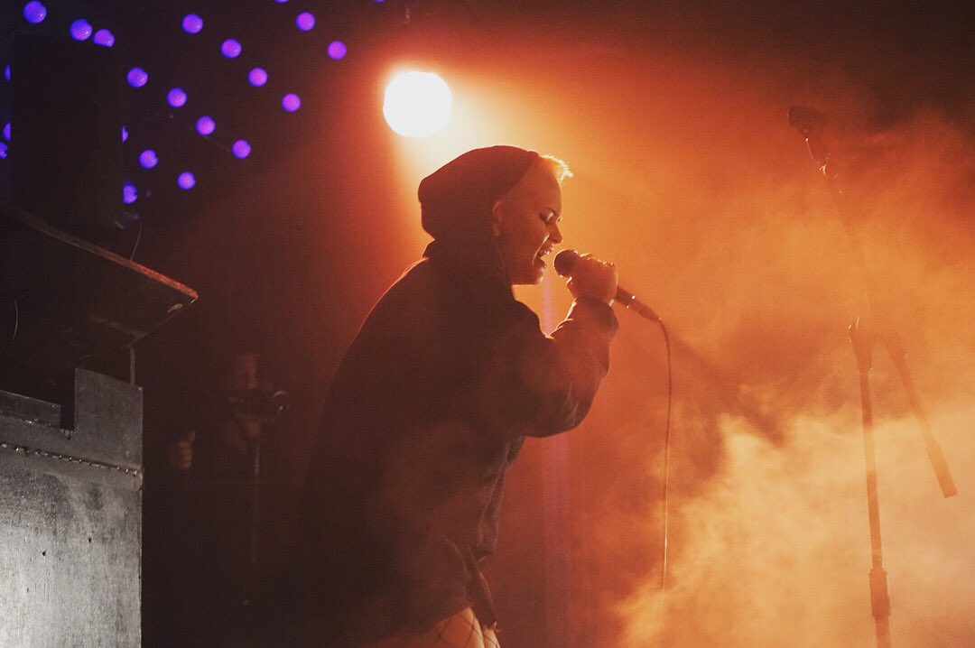 itsmusicon1's tweet photo. She’s serious 
@EttaBond @EEastPresents @TheRealRafRiley https://t.co/mQncRDT7BS