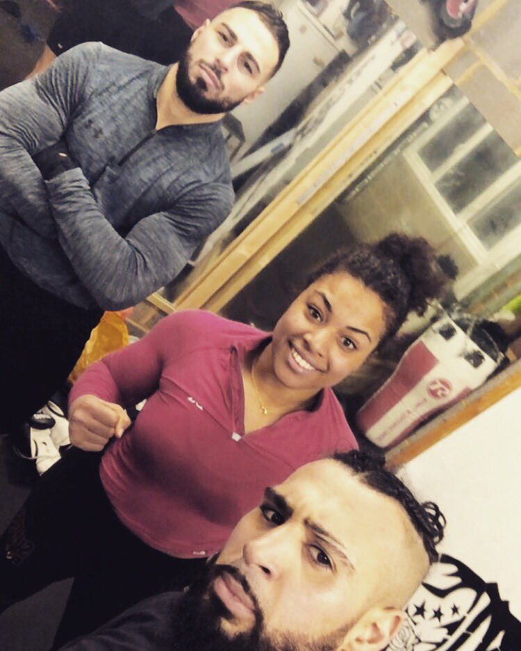 Peek-a-boo Crew 🤲🏼💥🥊 <a href="/s_demetriou/">SD</a> @RoseannaCox93 #pro #profesional #boxing #boxer #fight #fighter #sport #team #peekaboo #bangers 🎟 NEXT FIGHT: SAT 10TH MARCH 2018 @ YORK HALL, BETHNAL GREEN 🎟