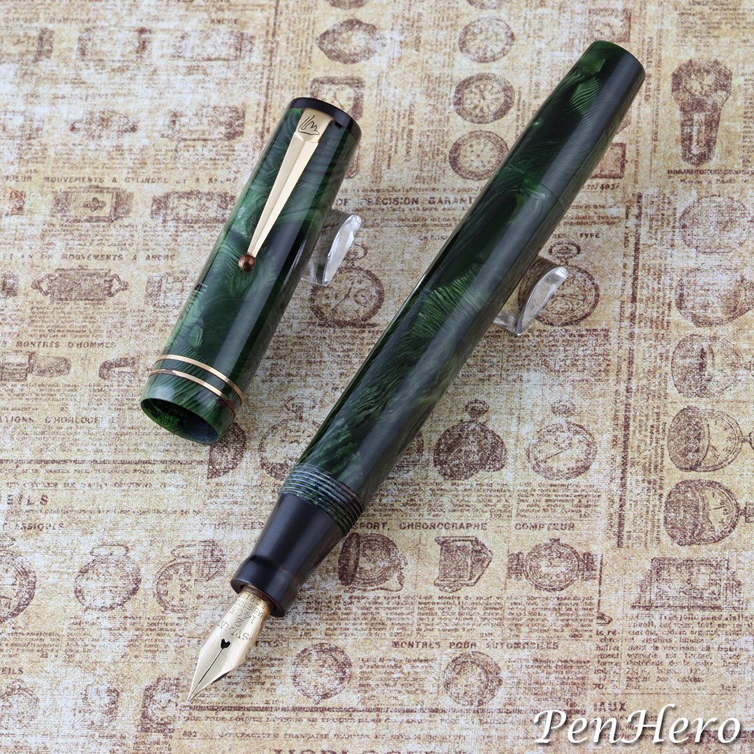 PenHero's tweet photo. Mabie Todd Swan Visofil 'V' Series V212 / 66 Emerald c. 1936
#pencollecting #fountainpen #mabietodd #swan #swanpen #visofil #emerald https://t.co/4xs6z4MSU9