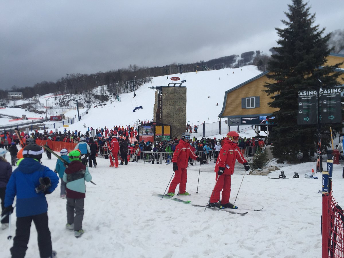 Tremblant_ski's tweet photo. It’s a busy start to our Sunday morning at the gondola. To save time try the single lane. https://t.co/ZpaL1ORMKx