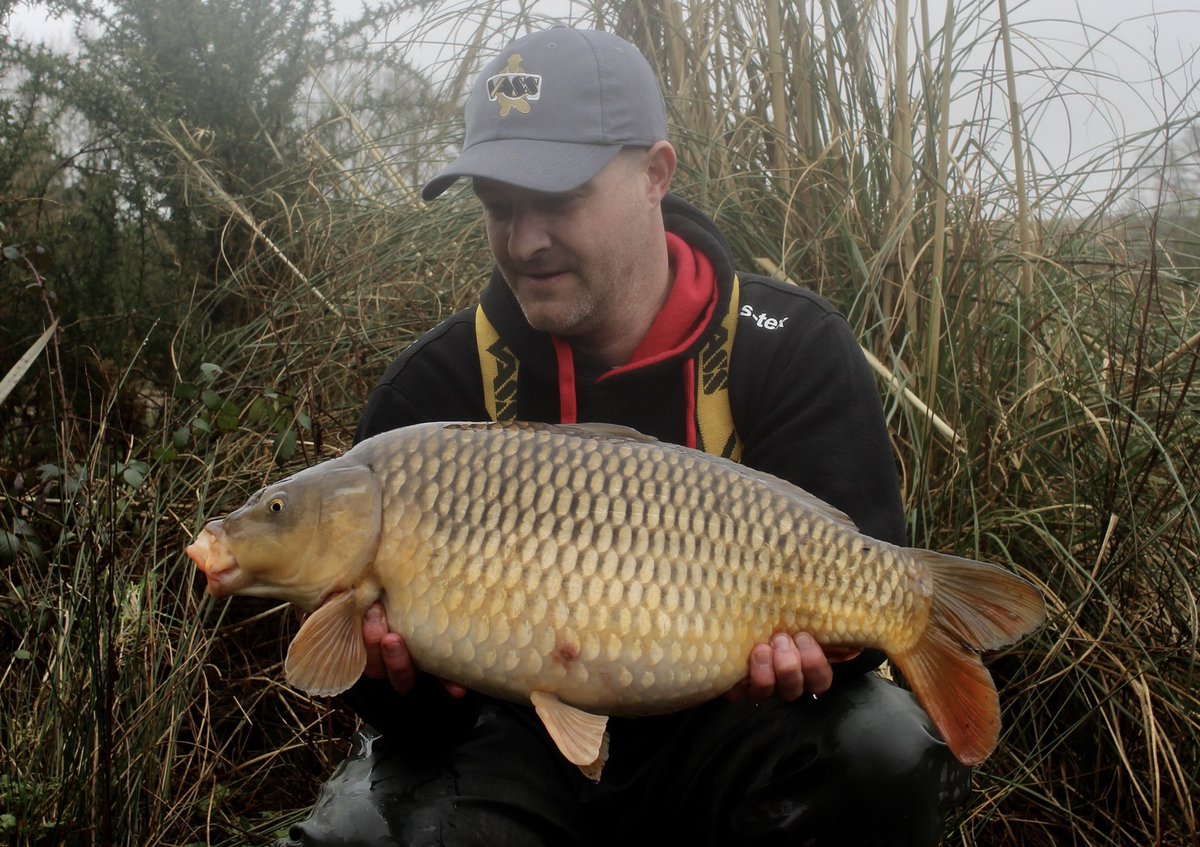 matt_whalley35's tweet photo. A nice little day session today with my son and he even managed to catch his first carp on his own rod! Proud dad moment... #DeepBlueParticles #VassWaders #SonikSports #JPrecisionHooks #RhinoTech #Deeper #Cornwall #TheOaks https://t.co/cyN8K0CDtH