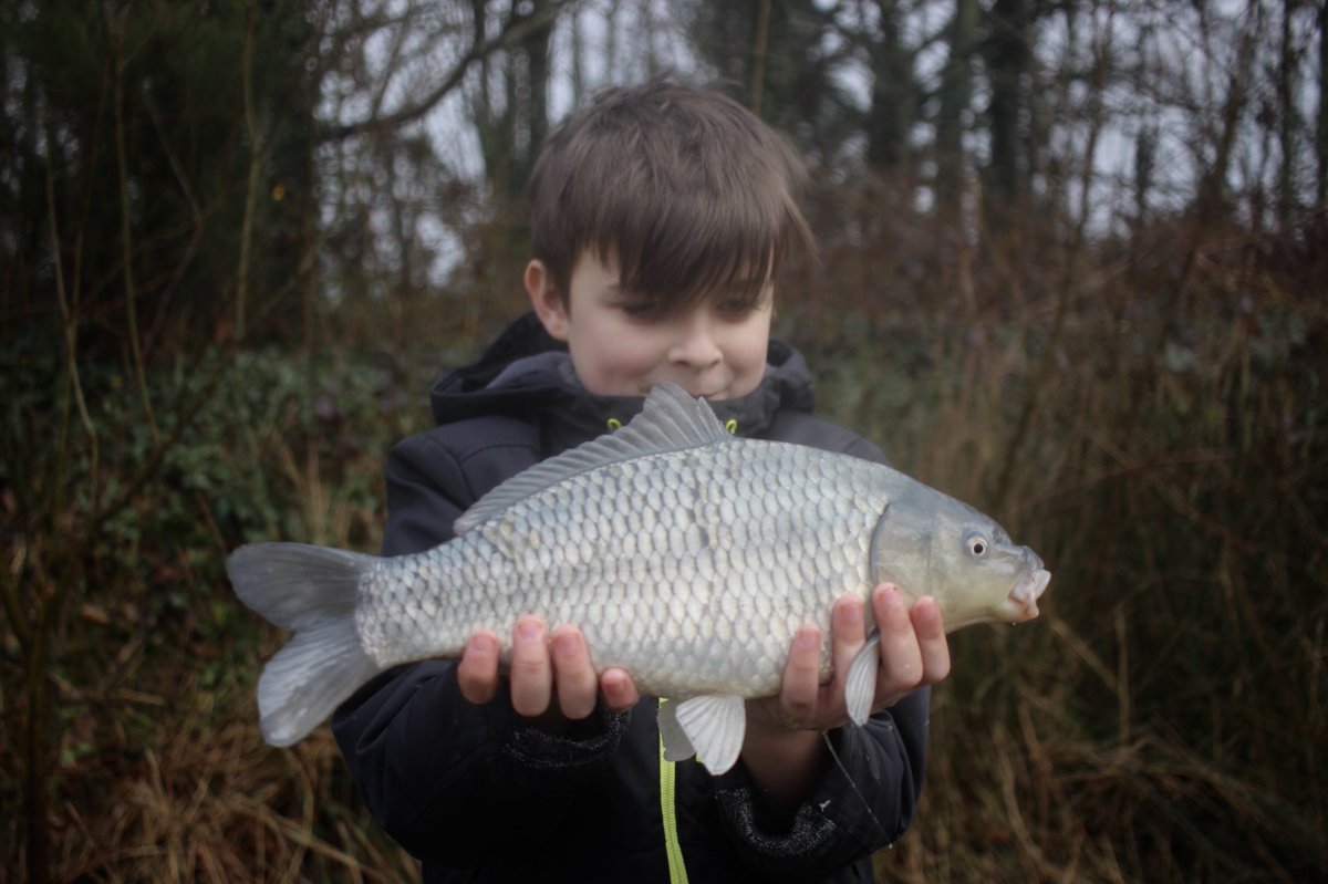 matt_whalley35's tweet photo. A nice little day session today with my son and he even managed to catch his first carp on his own rod! Proud dad moment... #DeepBlueParticles #VassWaders #SonikSports #JPrecisionHooks #RhinoTech #Deeper #Cornwall #TheOaks https://t.co/cyN8K0CDtH