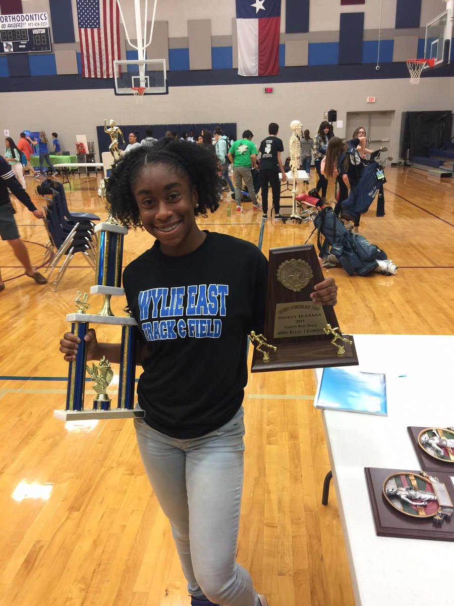 She broke the meet record in the 300H yesterday at the Jacket Classic in Rockwall. @easymoneydess is off to a great start! #RAIDERWORLD!!!!