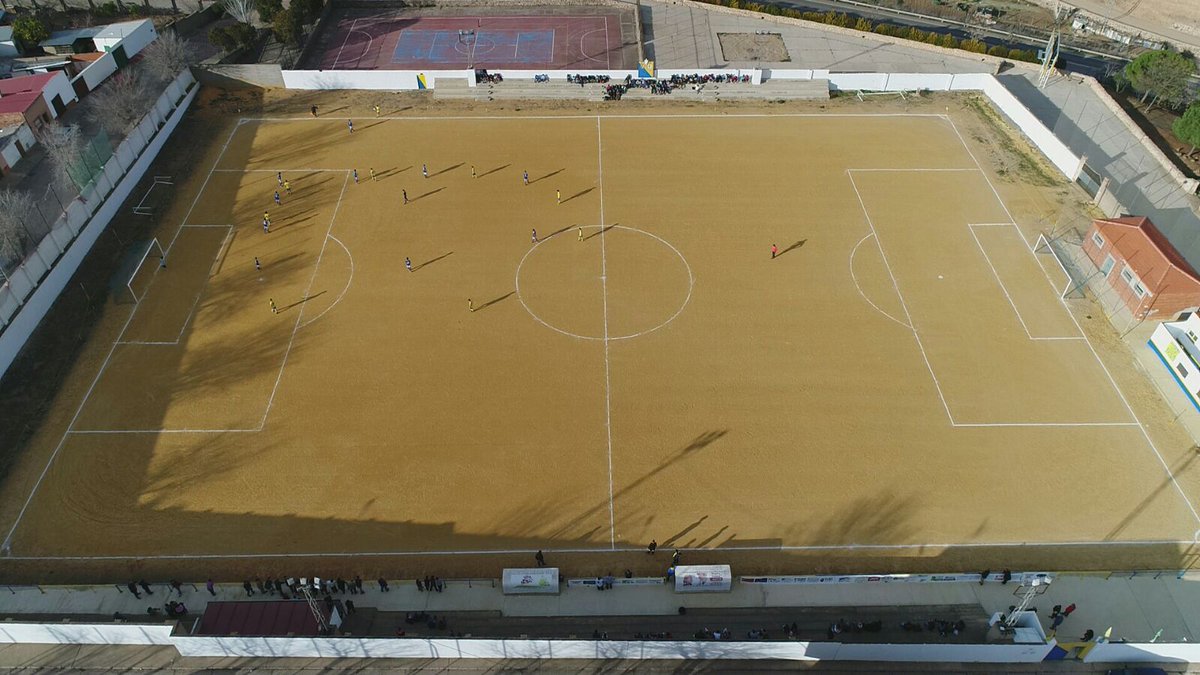 SolanaEMD's tweet photo. FINAL |

El líder solo se lleva un punto, y gracias, de Solana de los Barros.

@SolanaEMD 2 (@ntoniotrigo8 y Ordóñez)
@UD_Fornacense 2
@En_juego @DeportesCexTV https://t.co/8ANv82Vf9X