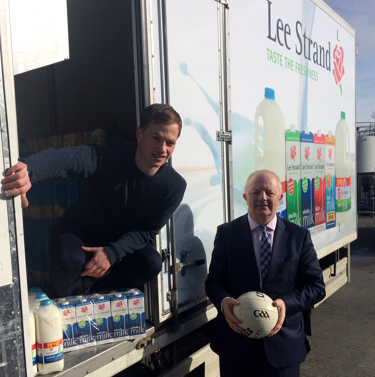 CaintChiarrai's tweet photo. Ar @CaintChiarrai tuairisc ó peileadóir Áine Ní Bheiliú le Pádraig Óg Ó Sé faoi #Comortas2018; éist 8in @RadioKerry https://t.co/fiC3bPtvvs https://t.co/b2LiKXgxz0