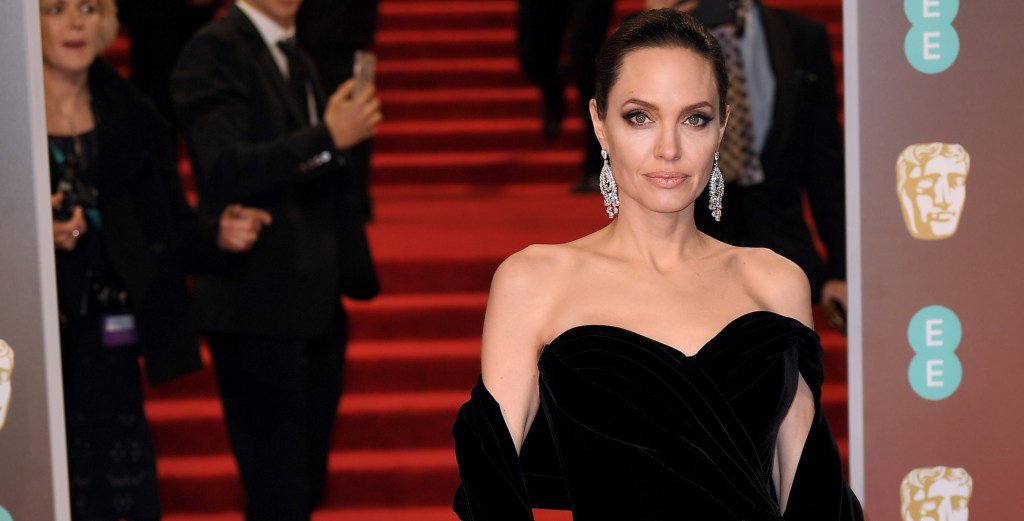 The queen has arrived at the #BAFTAs #BAFTA2018 ! #AngelinaJolie and #LoungUng #FirstTheyKilledMyFather
View photos in the gallery: angelina-jolie.com/gallery/thumbn… angelina-jolie.com/angelina-and-l…