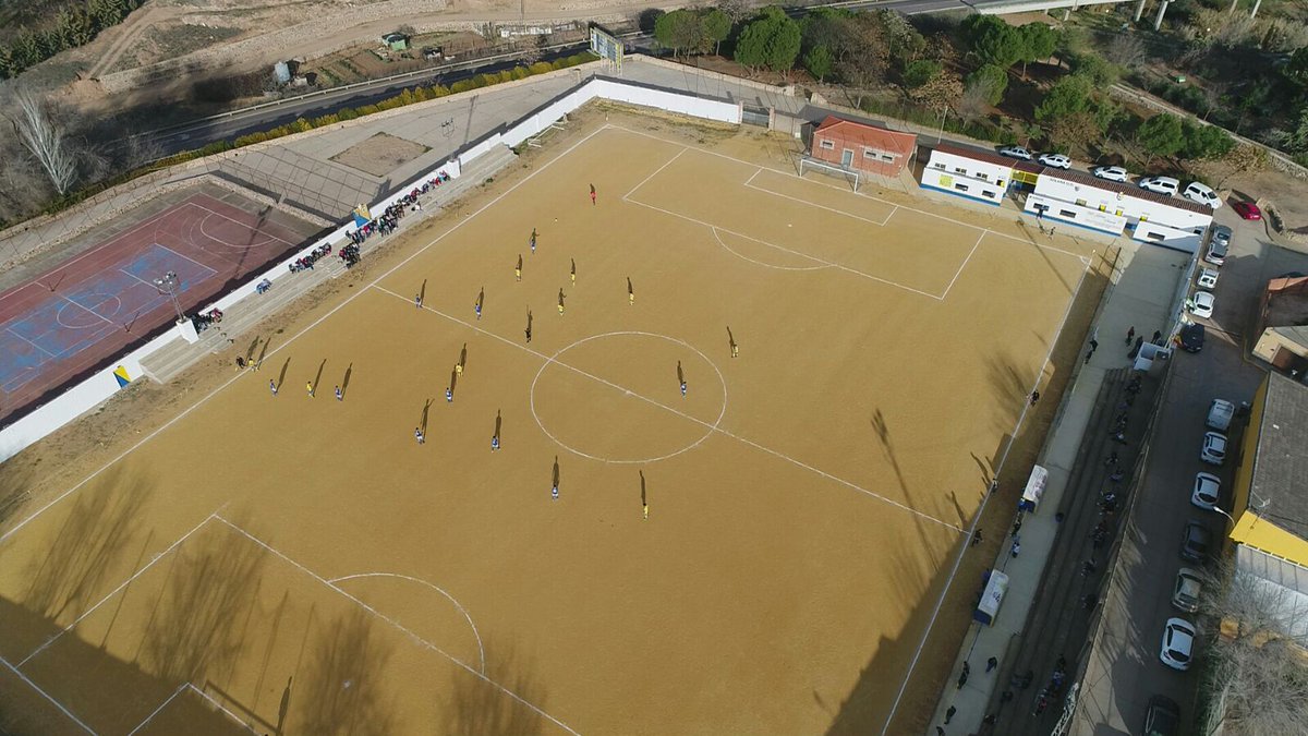 SolanaEMD's tweet photo. FINAL |

El líder solo se lleva un punto, y gracias, de Solana de los Barros.

@SolanaEMD 2 (@ntoniotrigo8 y Ordóñez)
@UD_Fornacense 2
@En_juego @DeportesCexTV https://t.co/8ANv82Vf9X
