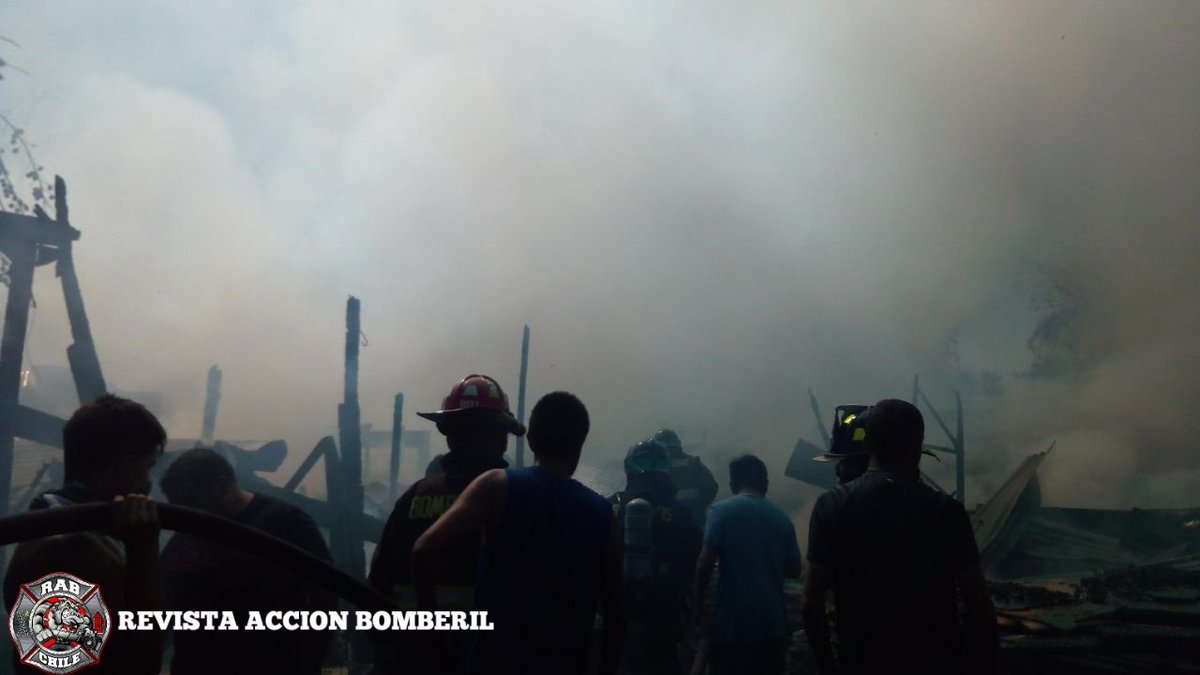 RABCHILE's tweet photo. Bomberos La Granja.
Ahora #Rab3 se encuentra en Tercera Alarma de Incendio en Osorno y Calle Inca de Oro. Se trata de fuego en mueblería.
CB en apoyo: @cbms_oficial
@cbnunoa132
@zeus_cbsb
@RNESANTIAGO
@reddeemergencia #Rab #RevistaAcciónBomberil #BomberosDeChile. https://t.co/DpdQ52jaP3