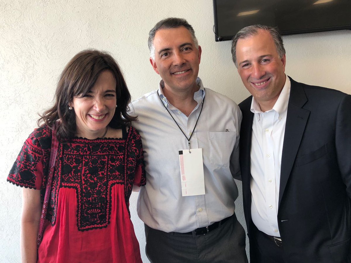 JulioDiBella's tweet image. Unidos, con entusiasmo y amor por México iniciamos una nueva etapa rumbo al triunfo. Seguiremos construyendo puentes entre la sociedad y nuestro candidato @JoseAMeadeK
@JuanaCuevasR 
#YoConMeade 
#LosMerosMeros