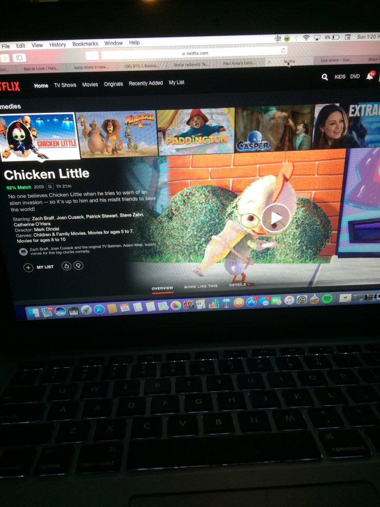 SWeG_cHiCKeNjaE's tweet photo. Scrolling through Netflix trying to find a movie to watch, I just had to do it @Jae_Day6 I’m pretty proud of my work😂 #swegchicken https://t.co/7zp7PTSimZ