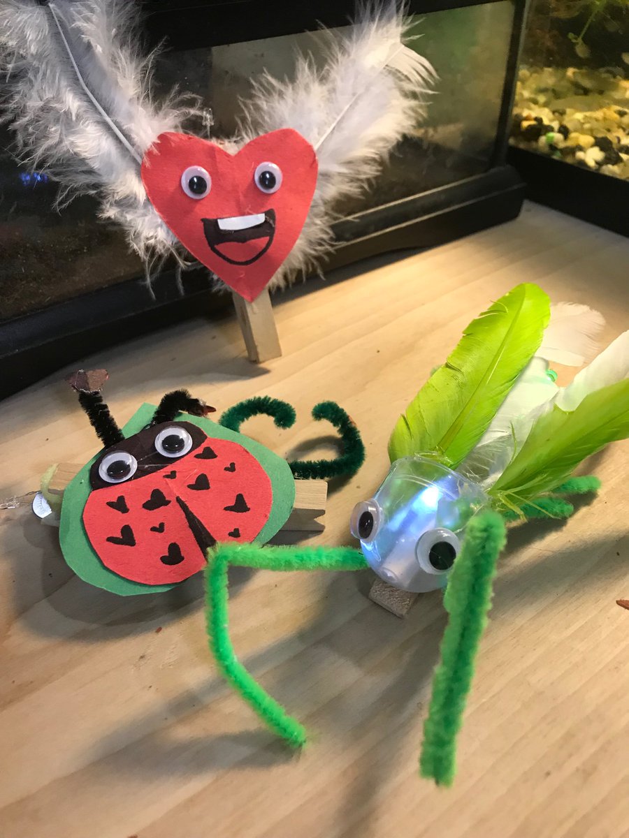 jdvscience2's tweet image. LED insects and feathery hearts from the Sanger Young Makers at the Community Science Workshop. Hopping place today with more than 50 young makers!