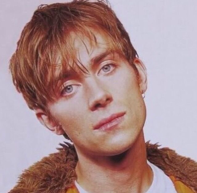 splitendcentral's tweet image. excuse me why is elliot smith dead and why do i look like damon alvaro