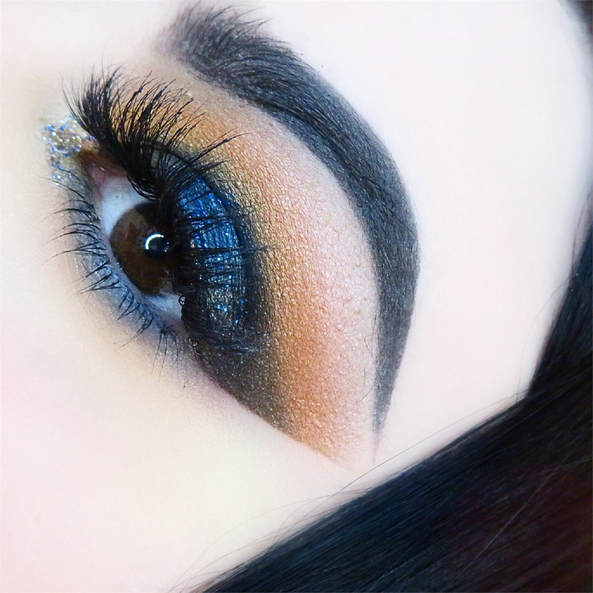 LMEBeauty's tweet photo. Peacock vibes using @MorpheBrushes 35u palette 😍 #morphe #morpheeyes https://t.co/bIFMo2fiDL
