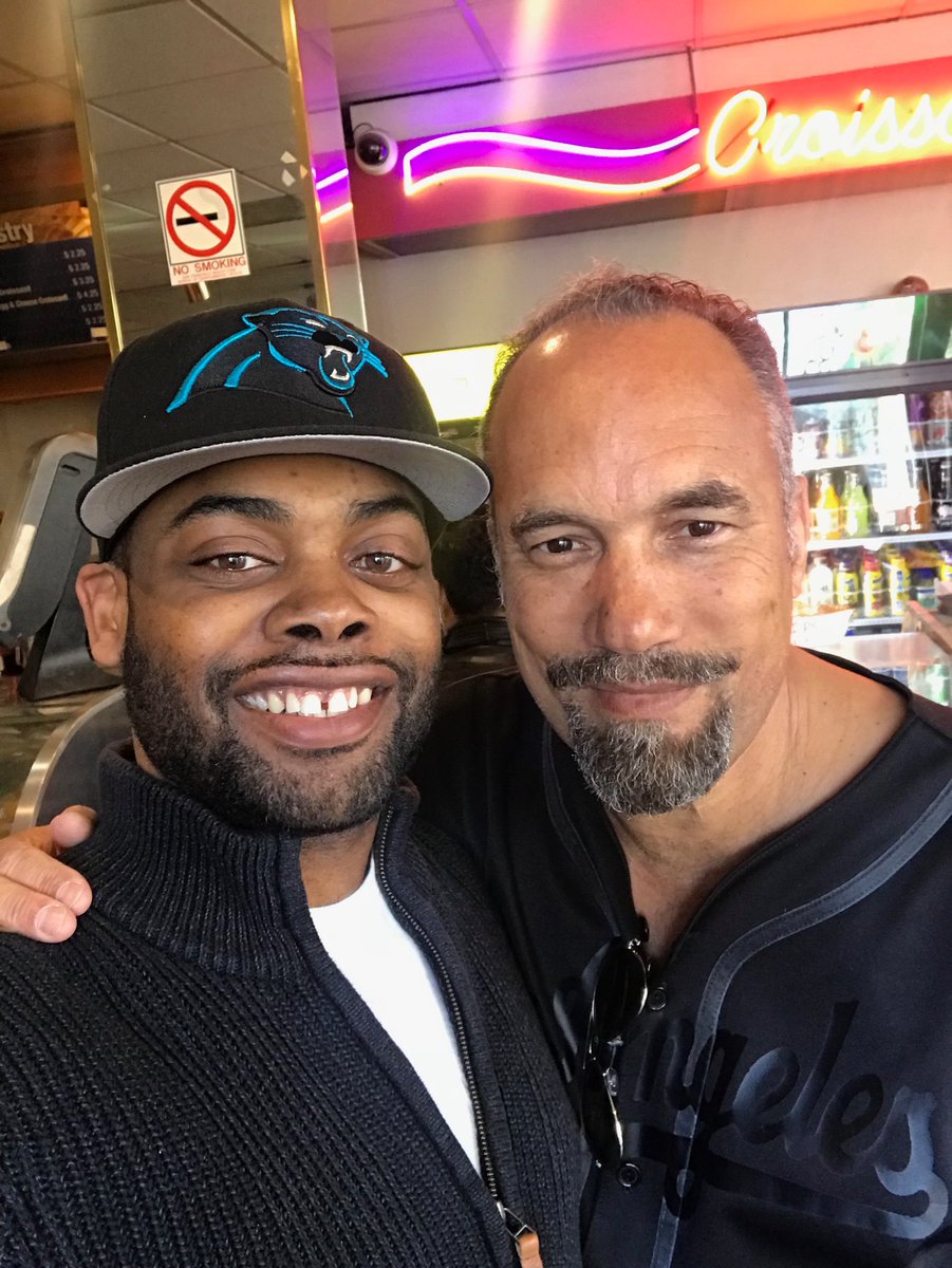 Got to see one of my favorite Actors this morning walking while getting doughnuts and coconut water
#celebritiesonlyblackpeopleknow
#RogerGuenveurSmith