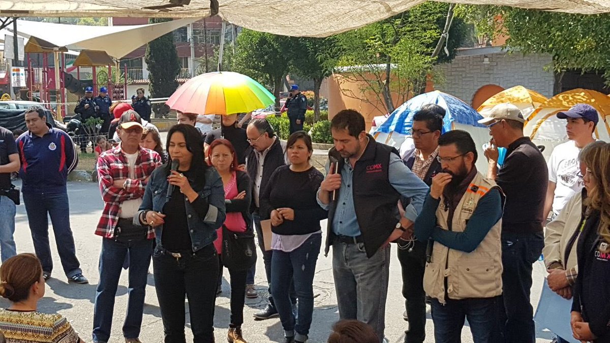 Gabyauacm1's tweet photo. @OpEsMx 
@DoctorSismi Te acabas de ir y ya te extrañamos muchos Damnificados, reconocemos el gran trabajo que realizaste como Comisionado Ricardo Becerra @ricbecverdadero muchos damnificados lo agradecemos, eres un hombre honesto y con un alto compromiso social !!! https://t.co/J8kupkAlfA