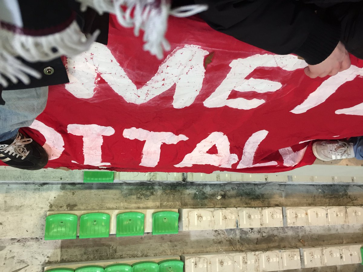 MetzCapitale's tweet photo. 12 MCs présents à Troyes. Beau parcage, belle ambiance, malheureusement on ne peut pas en dire autant des joueurs. #MContour #ESTACFCM https://t.co/83xP6zNlsN