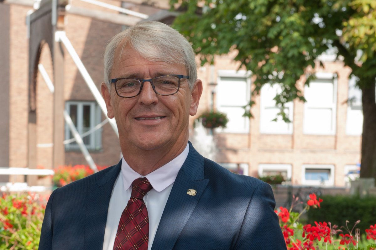 DoordeMangel's tweet photo. Morgen @RadioAalsmeer de 200e @DoordeMangel met #burgemeester @jeroennobel als gast. Heb je een vraag voor de #burgervader van #Aalsmeer? Stuur ons een tweet. Luister maandag om 19u! @Aalsmeer_NL https://t.co/h6qzorm9su