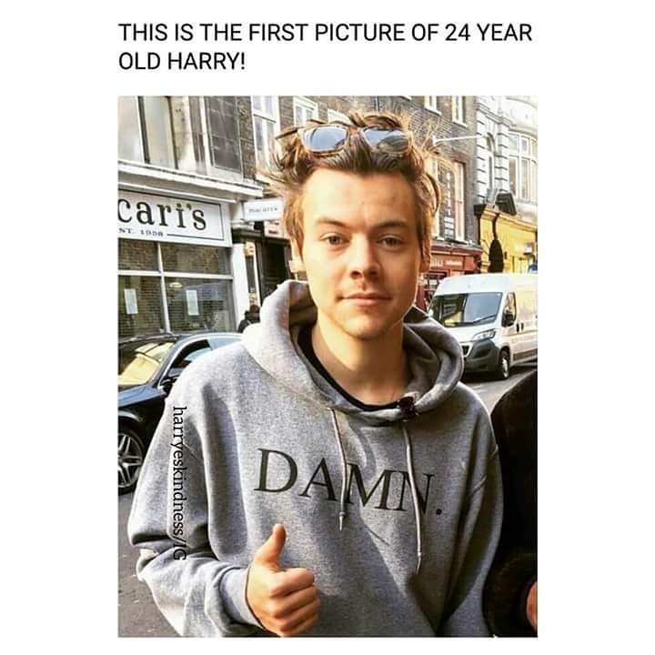 LittleD74930329's tweet photo. D A M N 🔥😍 #OneDirection #1D #Directioners #HarryStyles #Damn #24YearOldHarry #HarryEdwardStyles @onedirection @Harry_Styles https://t.co/fqLfnDJ0YI