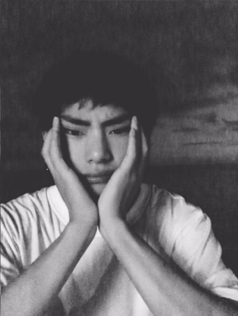 taehyungpics's tweet photo. 170819: “#ThinkingofARMY #Seriously #Thinking” © fykimtaehyung

#iHeartAwards #BestBoyBand #BTS @BTS_twt https://t.co/GHbx3lpGpT