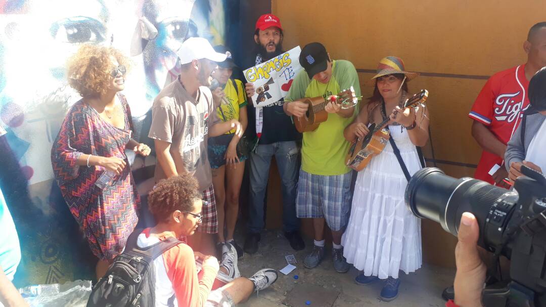 DPDFalcon_'s tweet image. #18Feb | Con actos culturales conmemoran la Siembra de Ali Primera en la marcha #ClavelesRojos @DPDPrevencion