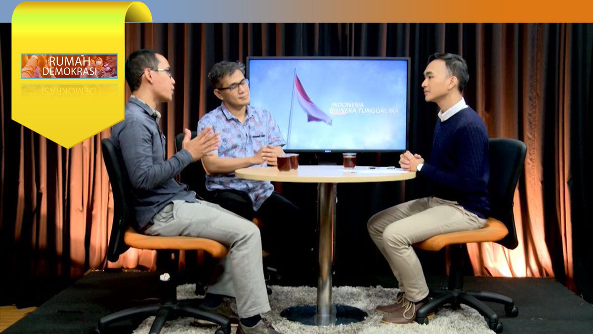 BinusTV's tweet photo. Smart viewers,simak prediksi pembangunan daerah terpencil & tertinggal @rexyhernando @RezaSZaki di tahun 2018,di #RUMAHDEMOKRASI! https://t.co/V7ijjBJprN #decentralization #village #funds #politics #issue #topic #discussion #democracy #FforFearlessFebruary https://t.co/582gm3kBfb https://t.co/CfIak6jS8k