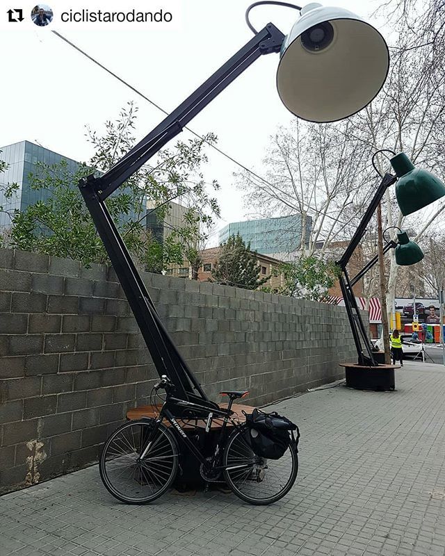 EnbicixBCN's tweet photo. #BiciBCN: Jugant a generar efectes visuals al #llumbcn18
・・・
Cariño encogi a la bici.
#Repost @ciclistarodando (@get_repost)
. . .
#bike #bicycle #bicicleta #urbancycling #iloveride #bikelovers #instabike #cycling #cyclist #love #igbarcelona #lifes… https://t.co/InVkhT5E4i https://t.co/cu8L2qPCON