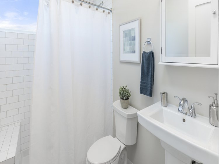 KristinTaghonID's tweet image. @EstateEnvy has been busy working with Kristin Taghon on Interior Design Articles!!  Here's one on sprucing up the bathroom for less. #ChicagoInteriorDesign #Bathroom #DesignForLess #Interview estatenvy.com/details/471/6-…