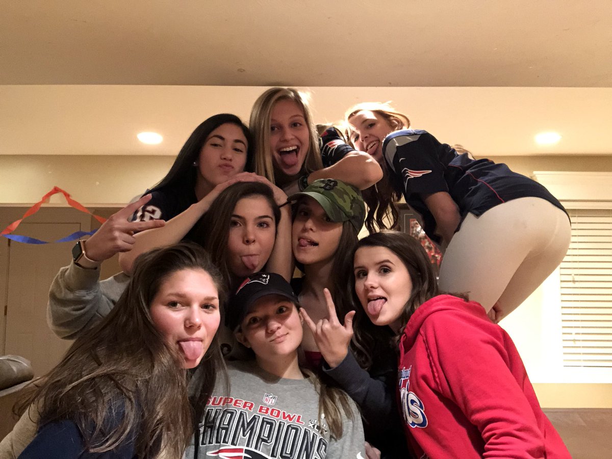 ericalaubi's tweet photo. happy birthday meg❣️❣️Love u girly hope u have a great day @Mkelleher1618 https://t.co/z5MUMvB6K8