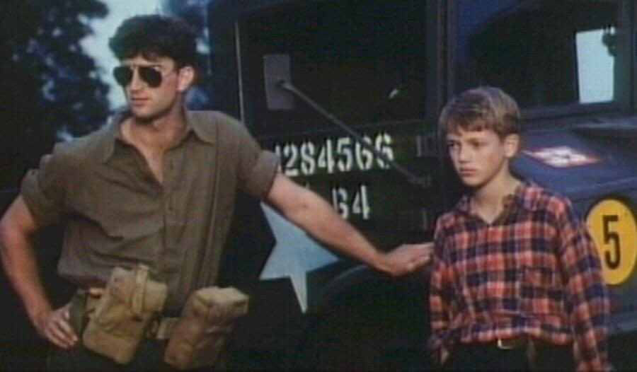 nezkrrr's tweet photo. #ForaLostSoldier | Voor een verloren soldaat (1992) เป็นหนังที่แบบ... นะ เรื่องย่อ: A Canadian soldier pursues his homosexual feeling for a Dutch boy in rural 1945 Holland. ดูไปก็ยิ้มไป แฮปปี้ ความรักมันไม่มีอายุอะเนอะ แต่อาจดู illegal ไปบ้าง5555 บรรยากาศชนบทของฮอลแลนด์ก็ดีมาก😄 https://t.co/zQj9TSBPTZ